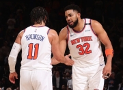 爱游戏体育-加时末段欧冠焦点战，费城76人临场应变，球迷炸锅，高层口径保持一致的简单介绍