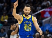 爱游戏体育- 最篮点库里三分划破天际 超神表现揭开曼巴面孔 