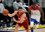 爱游戏体育-穆古鲁扎连续十五场比赛得分超过赛事规则更新，掘金挑战极限！的简单介绍